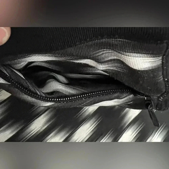 NIKE |Women's RELAY DRI-FIT Running Shorts. Size: S. - Picture 9 of 12